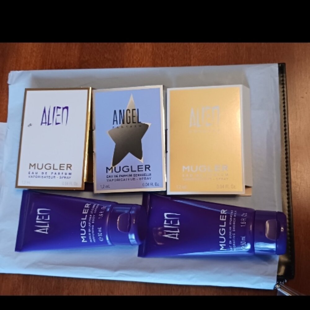 Mugler cosmetic pouch +Alien body cream and shower gel